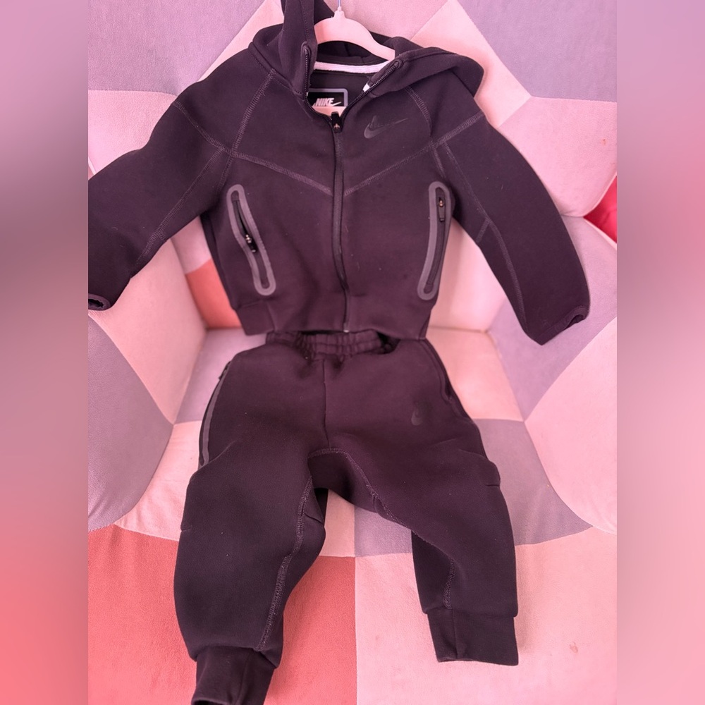 Nike Kids Black sweatsuit
